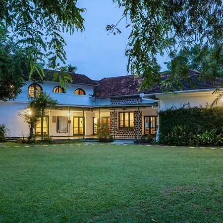 Hotel The Sacred Lotus Ayurveda Wellness Retreat Kochi Exterior foto